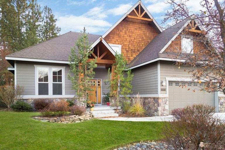 Southwest Bend Neighborhood nice modern home with shingles