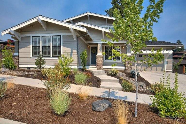 Summit West Neighborhood Bend nice modern home